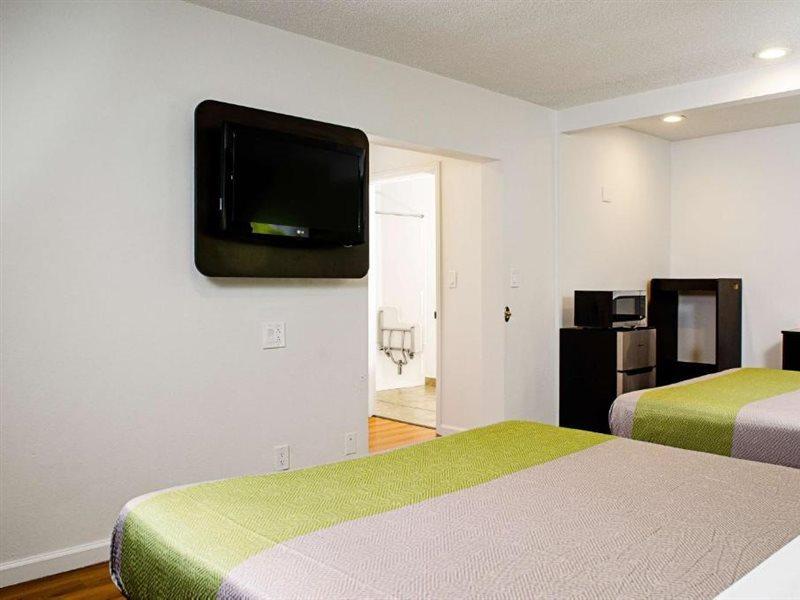 Motel 6-Modesto, Ca - Downtown Zewnętrze zdjęcie